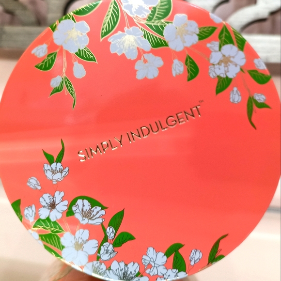 SIMPLY INDULGENT 1 Candle With Essential Oils - Picture 8 of 11